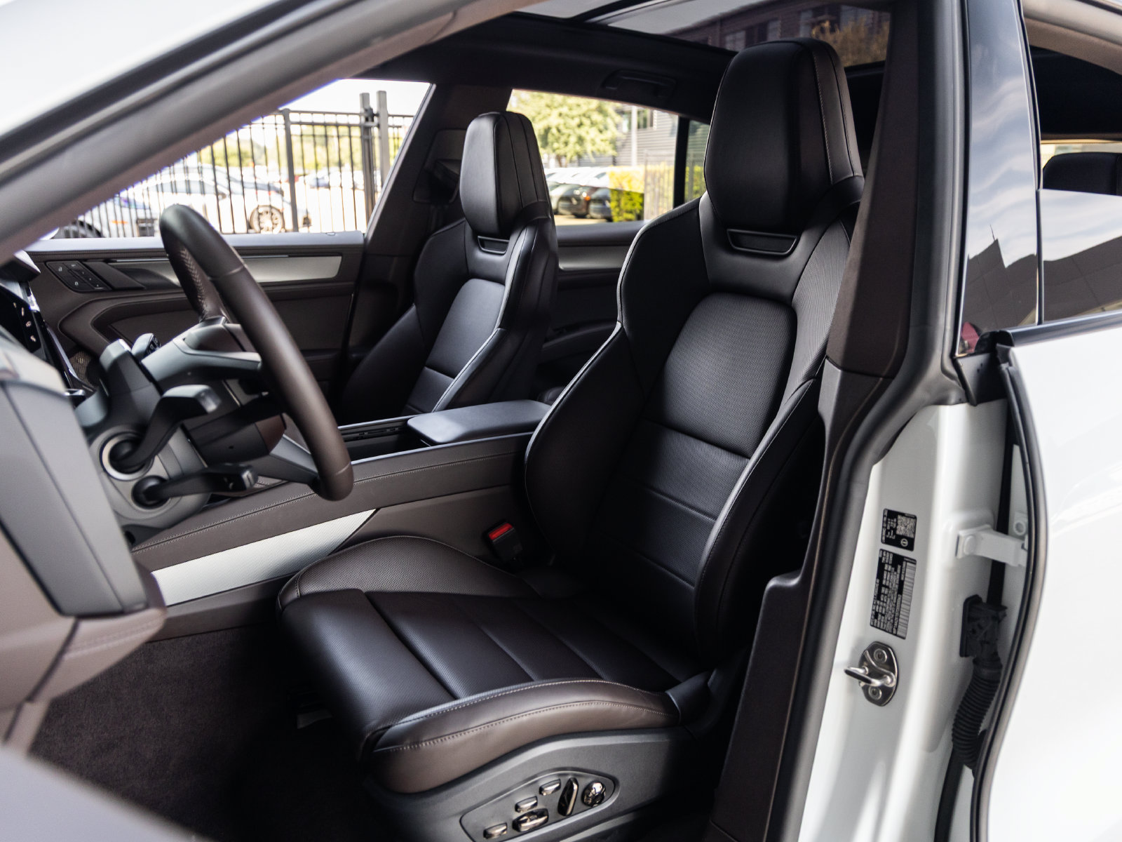 Used 2026 Porsche Cayenne Electric AWD/4WD image 5