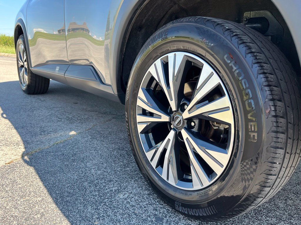 Used 2022 Nissan Rogue SV FWD image 12