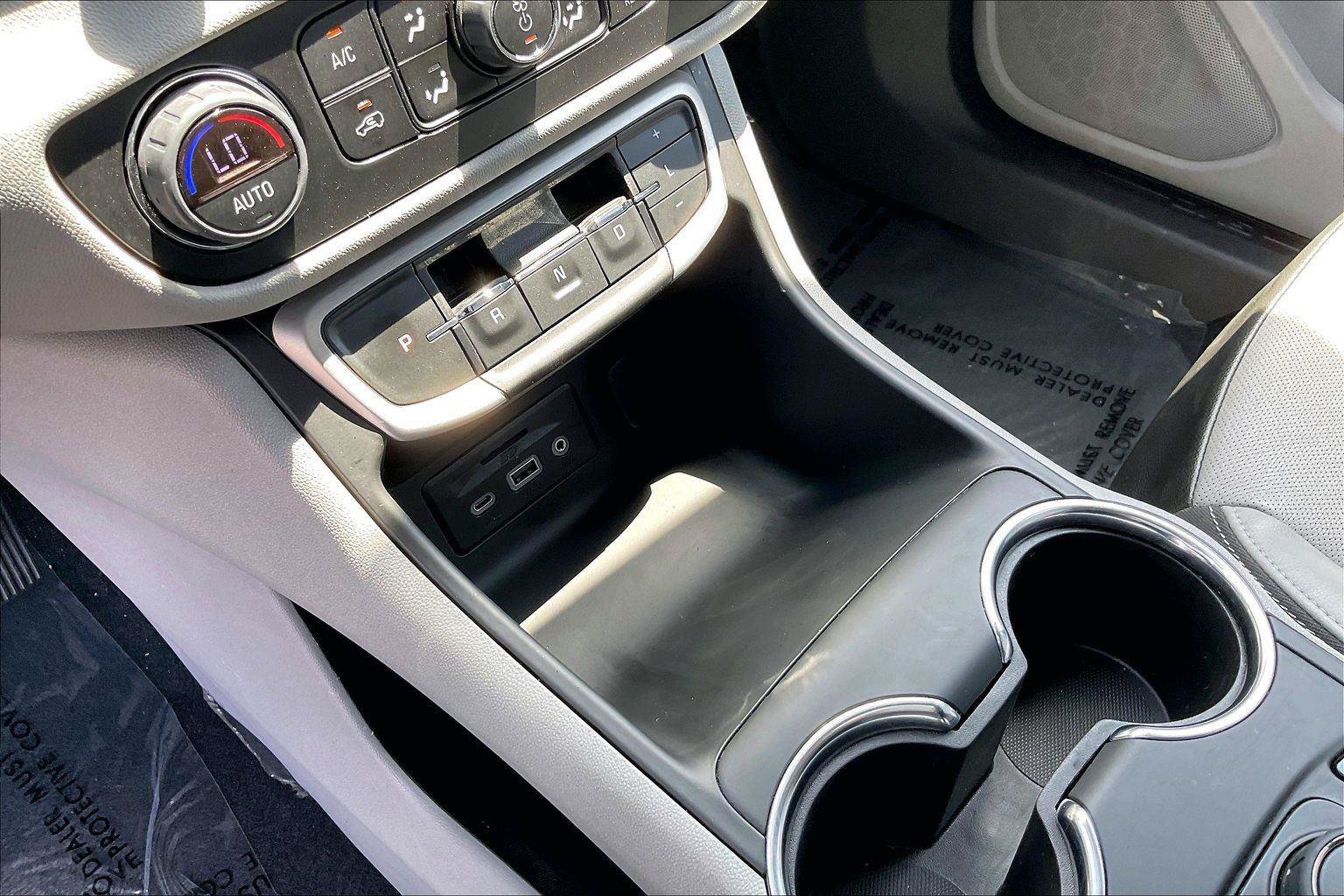 Used 2024 GMC Terrain SLT AWD/4WD image 16