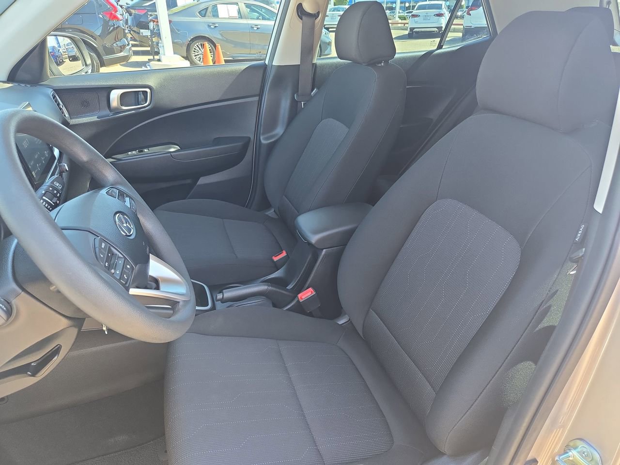 Used 2025 Hyundai Venue SE image 14