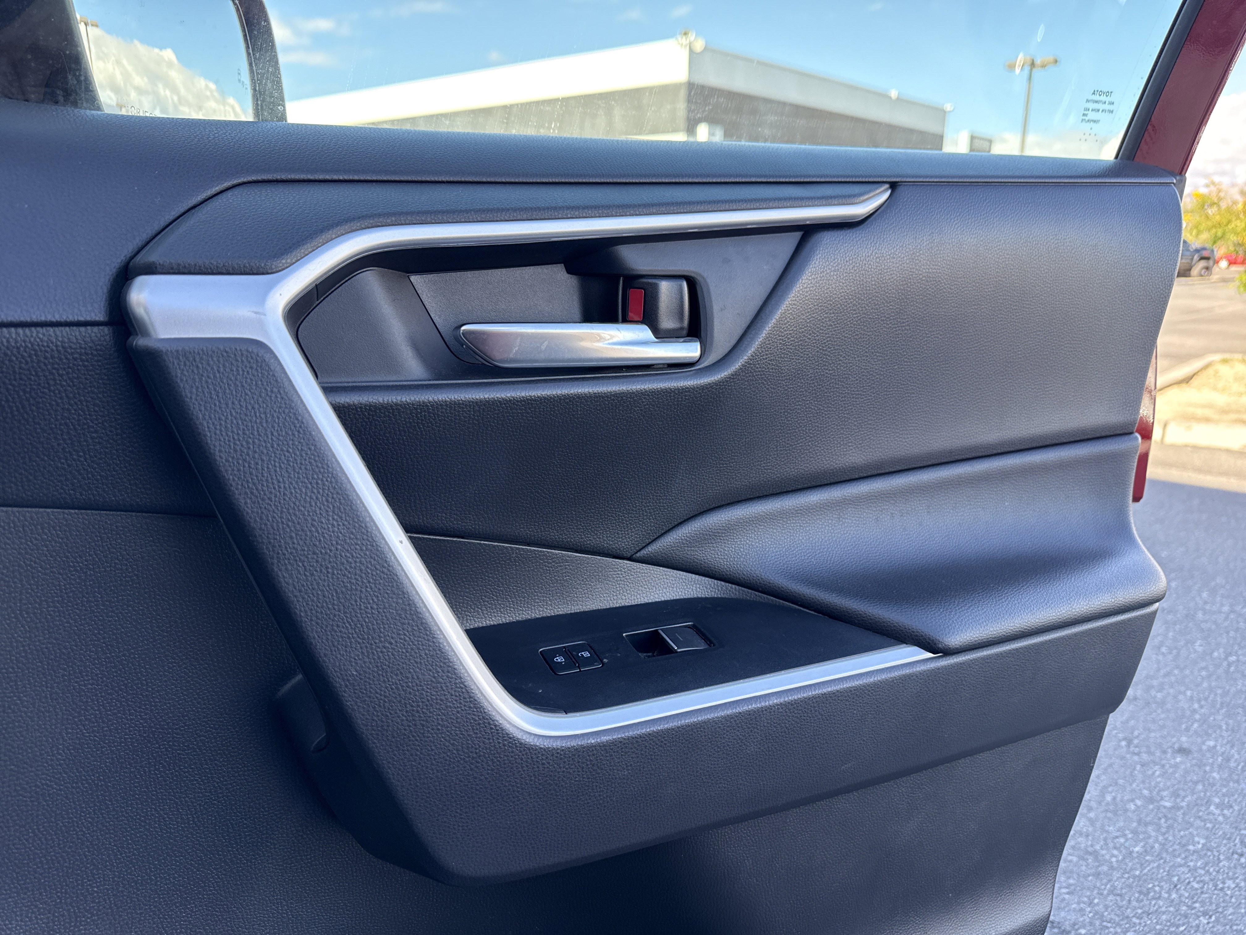 Used 2022 Toyota RAV4 XLE Premium image 36