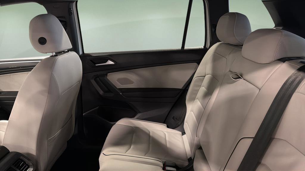 Used 2020 Volkswagen Tiguan SEL Premium R-Line image 16