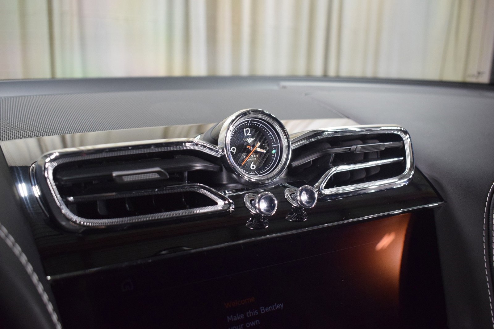 Used 2023 Bentley Bentayga image 30