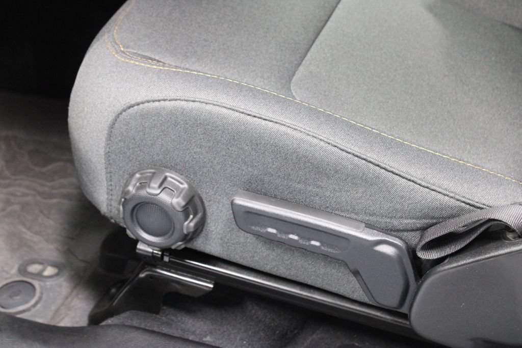 Used 2024 Jeep Wrangler Unlimited Sahara w/ Technology Group AWD/4WD image 23