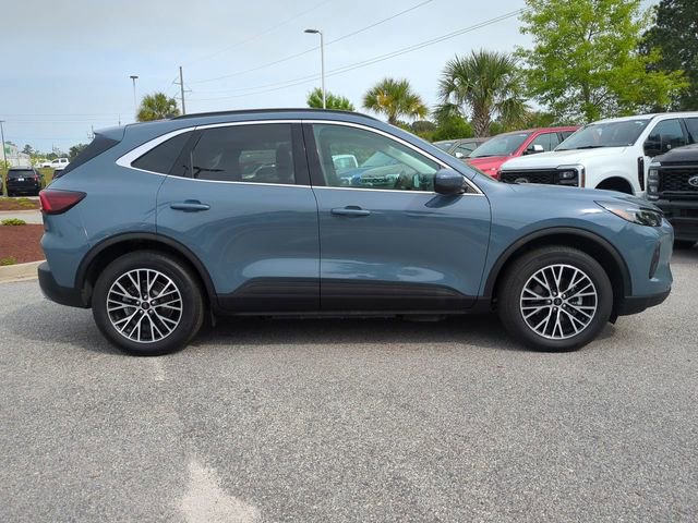 Used 2025 Ford Escape SE w/ PHEV Premium Package image 3