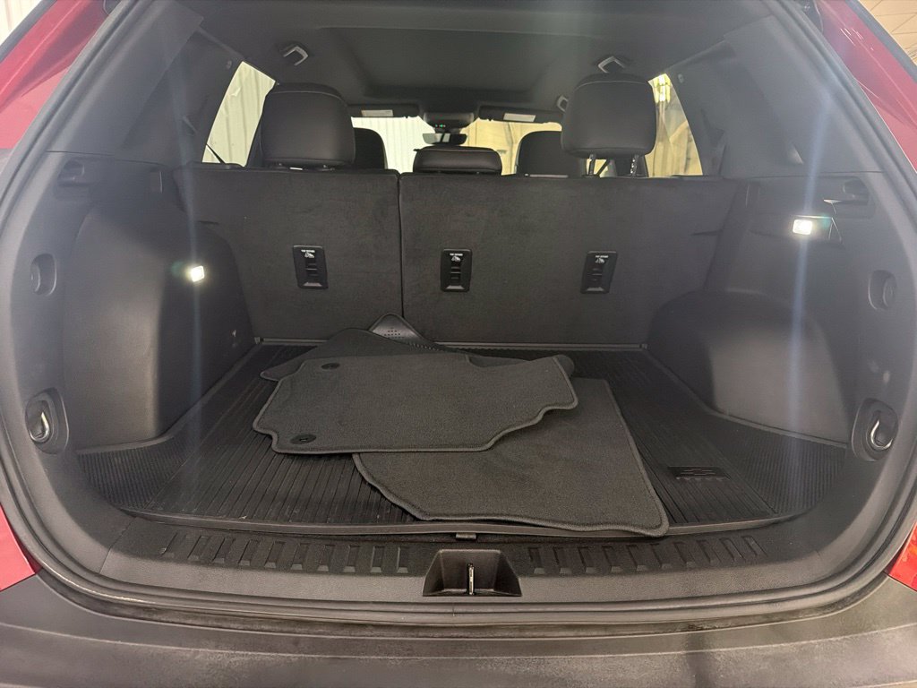 Used 2025 Chevrolet Equinox ACTIV w/ Safety and Technology Package AWD/4WD image 11