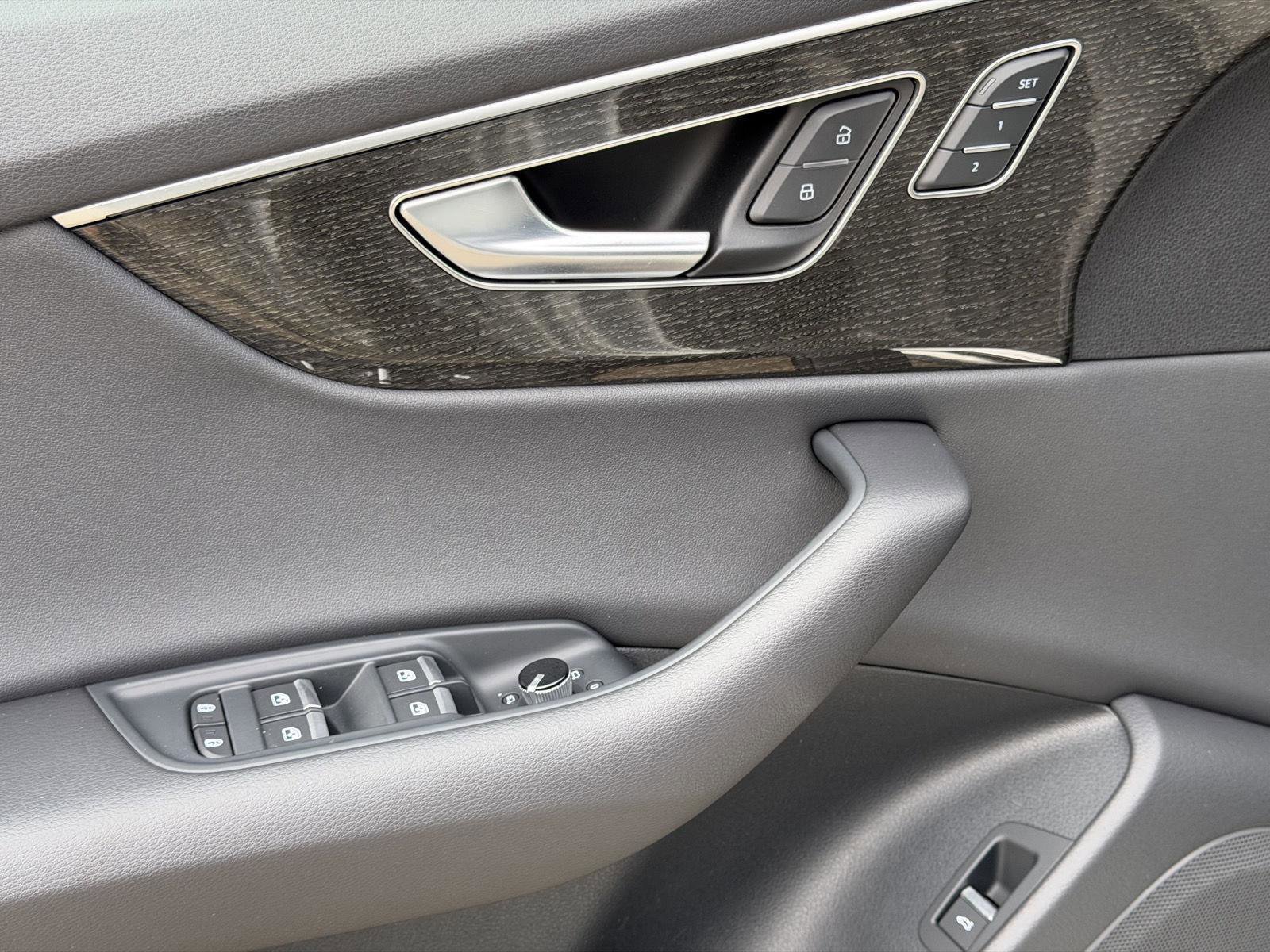 Used 2025 Audi Q8 Premium w/ Convenience Package image 11