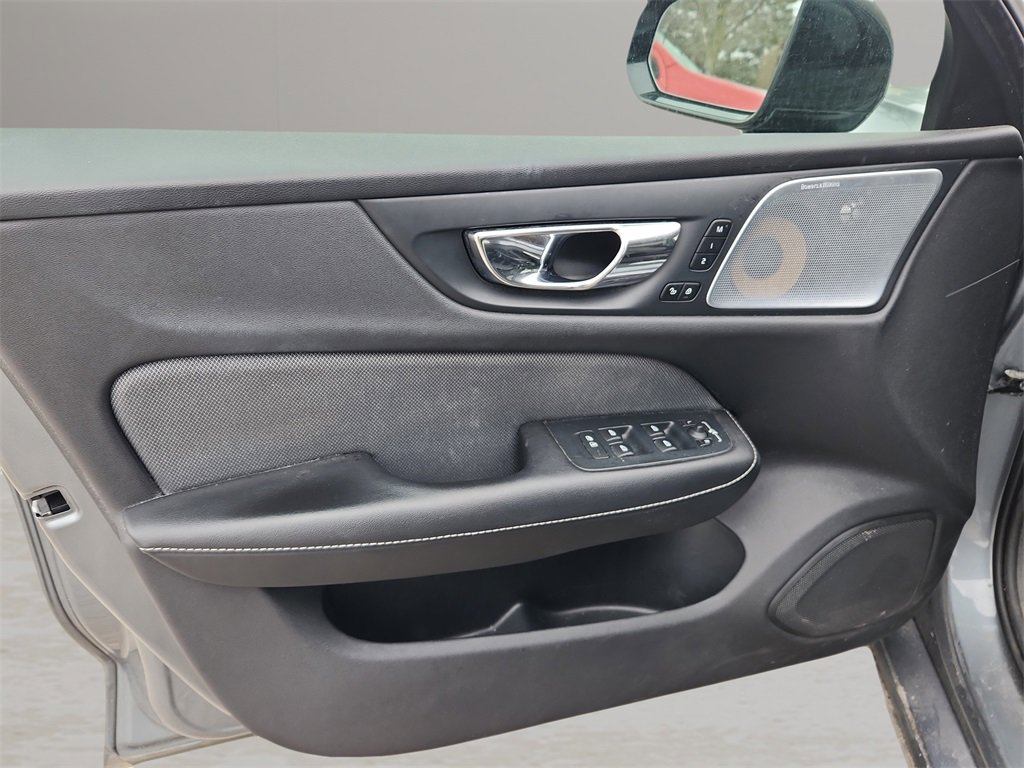 Used 2019 Volvo S60 T6 R-Design image 20