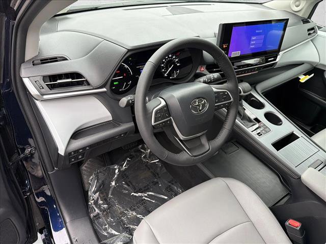 New 2026 Toyota Sienna XLE image 13