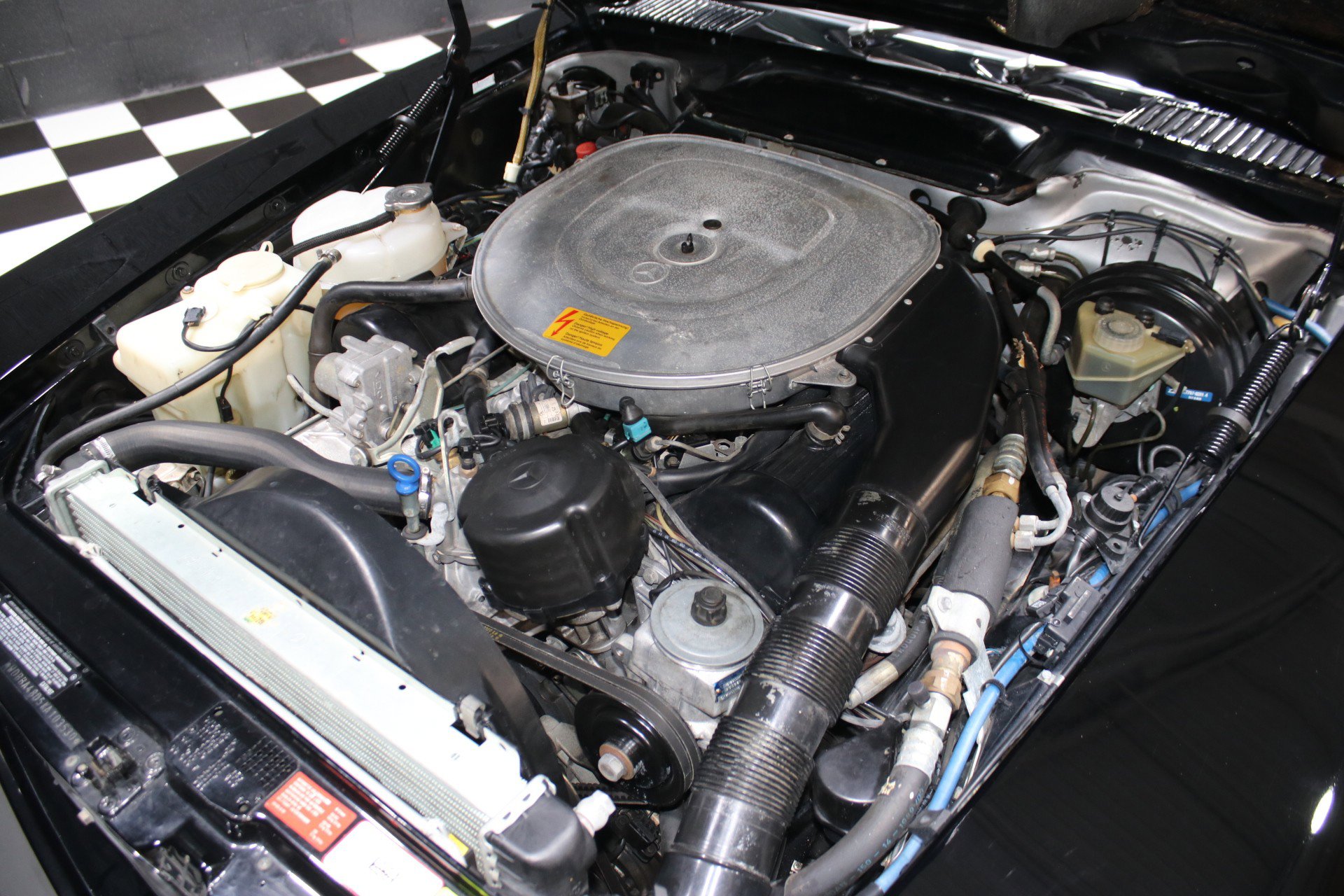 Used 1989 Mercedes-Benz 560 SL image 2