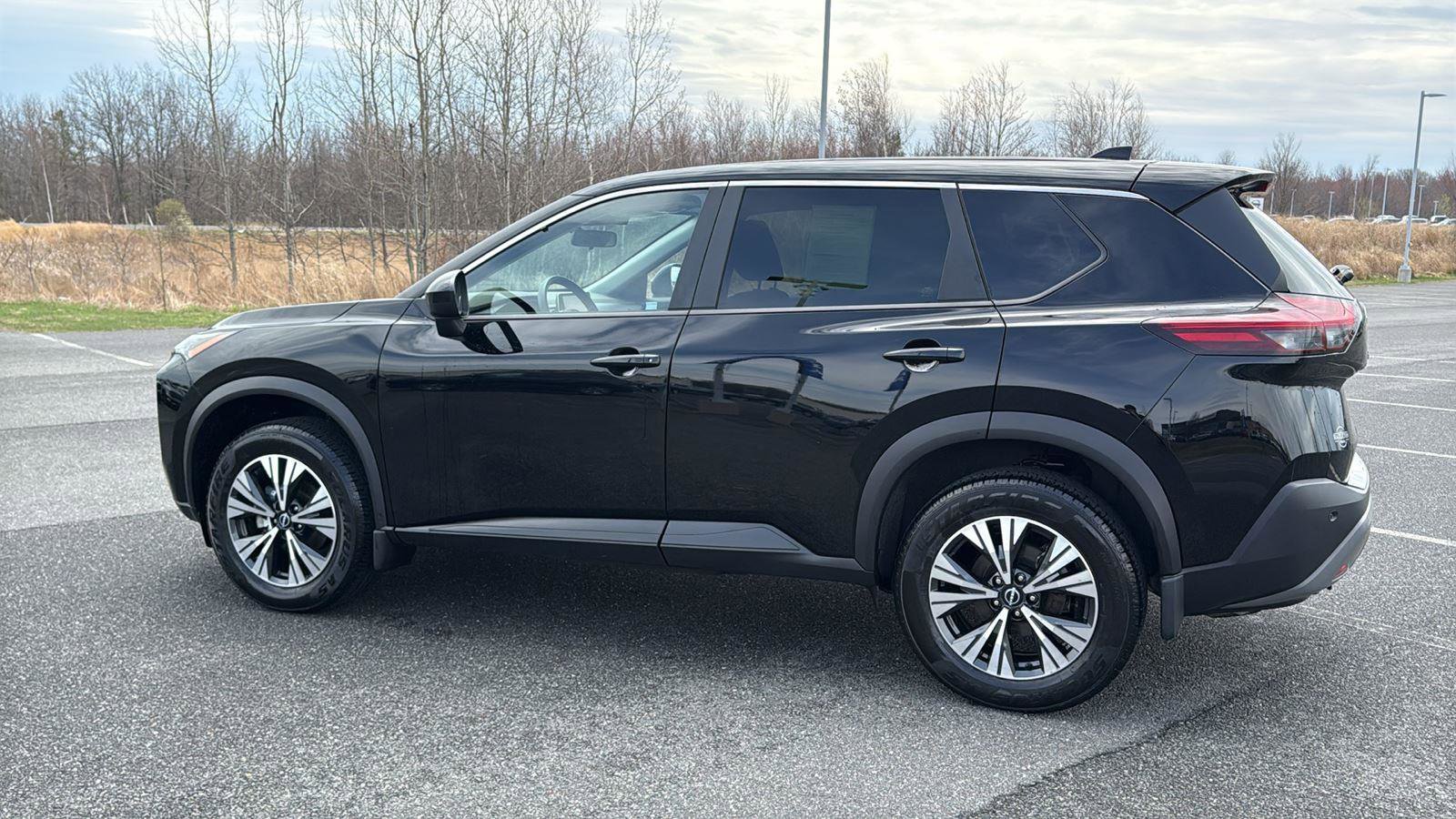 Used 2023 Nissan Rogue SV image 10