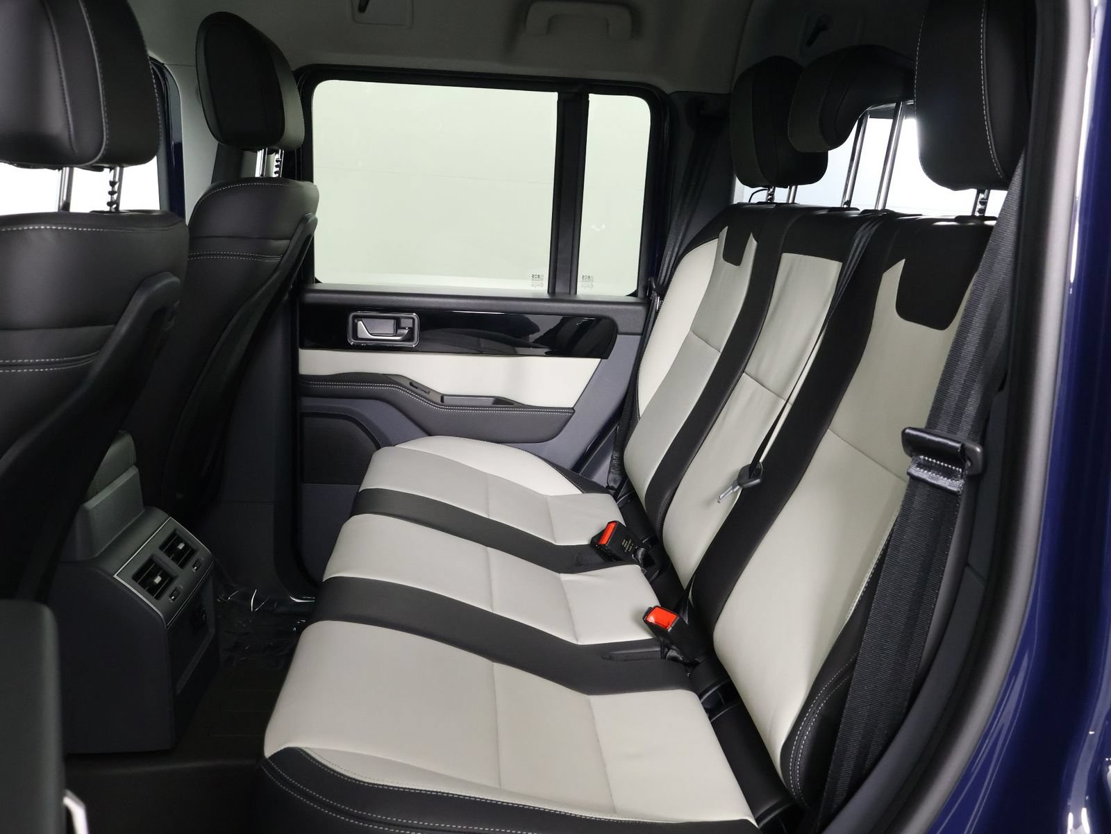 Used 2025 INEOS Grenadier Station Wagon AWD/4WD image 30