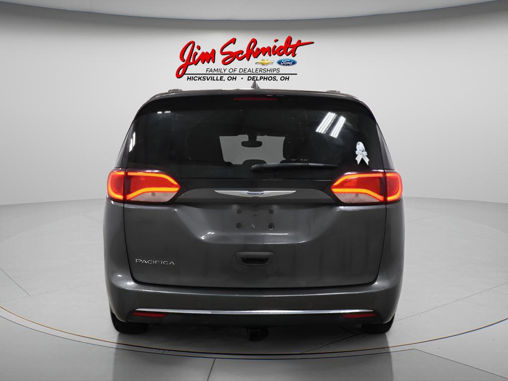 Used 2018 Chrysler Pacifica Touring-L w/ Tire & Wheel Group image 5