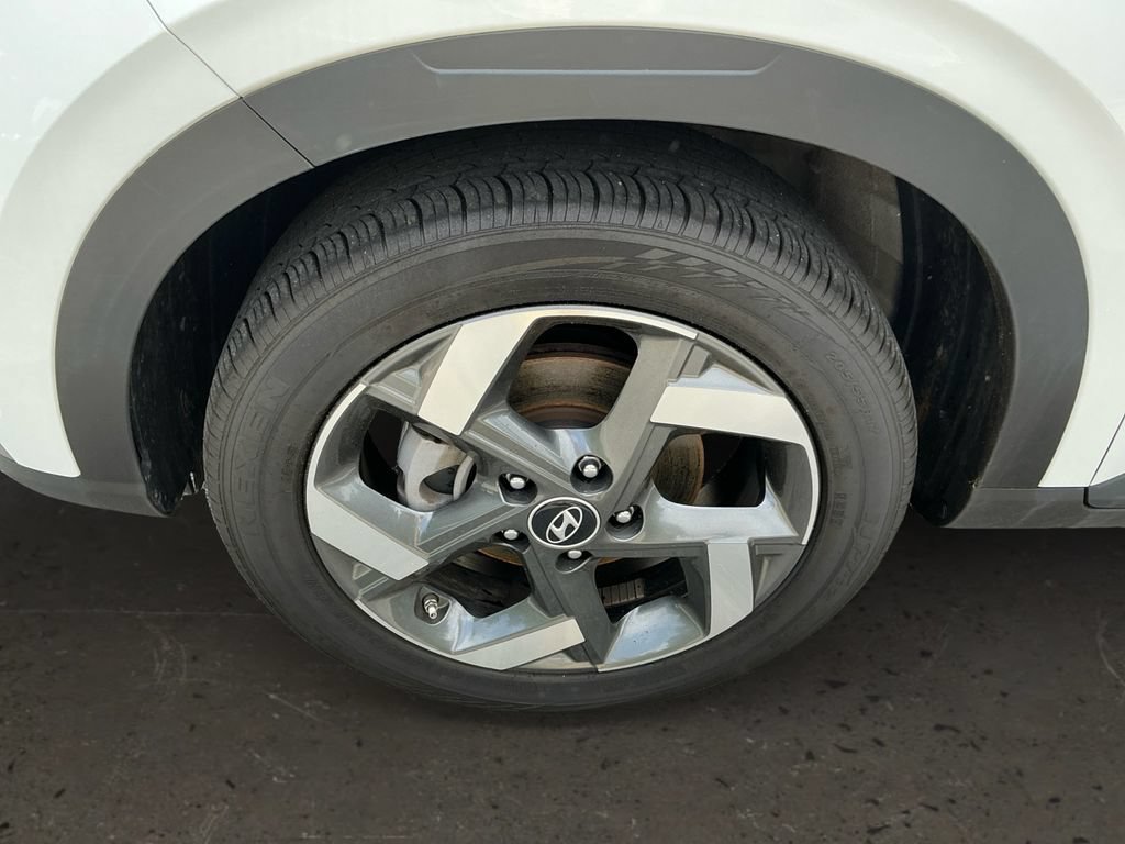 Used 2025 Hyundai Venue SEL FWD image 10