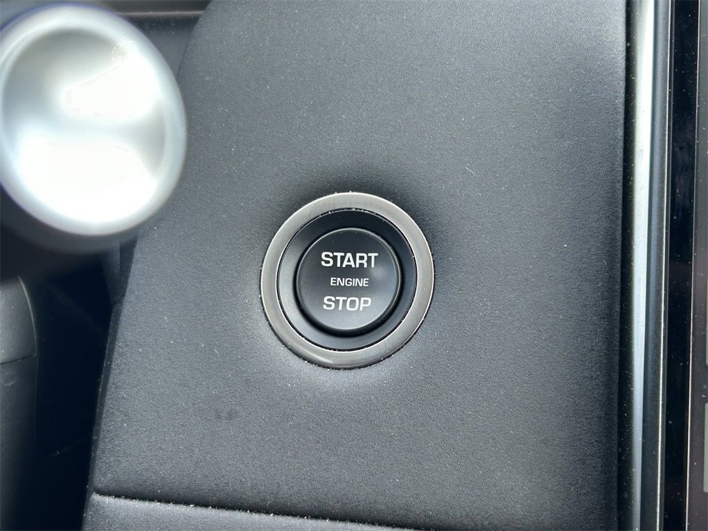 Used 2024 Land Rover Discovery Sport S image 33