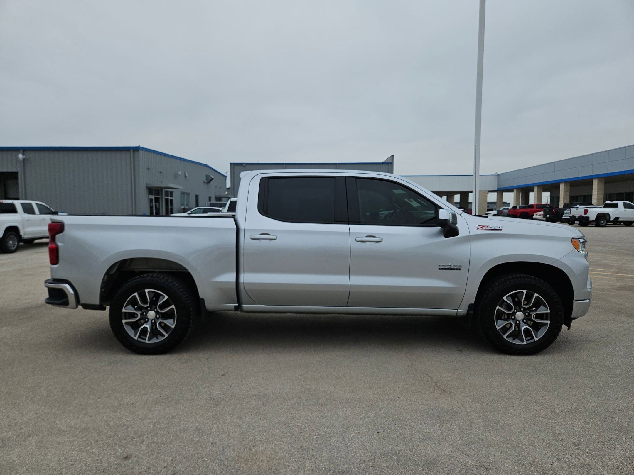 Used 2022 Chevrolet Silverado 1500 LT w/ Texas Edition Plus AWD/4WD image 2