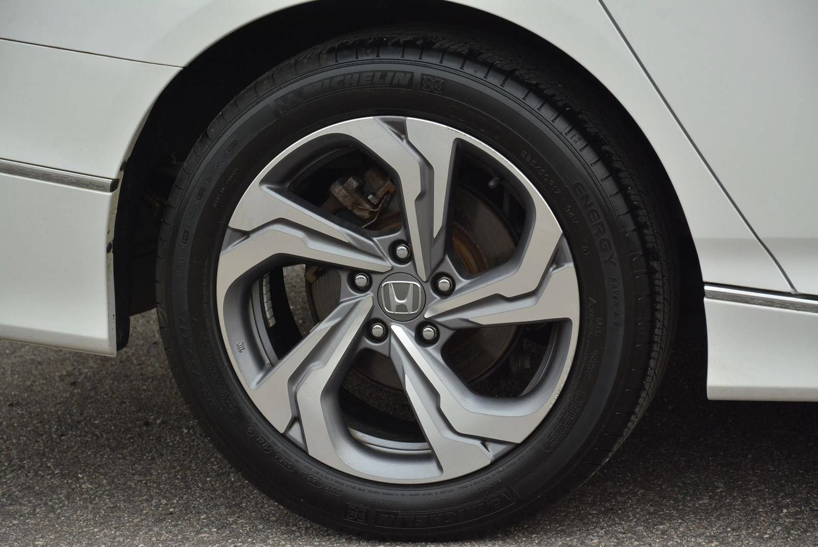 Used 2018 Honda Accord EX image 33