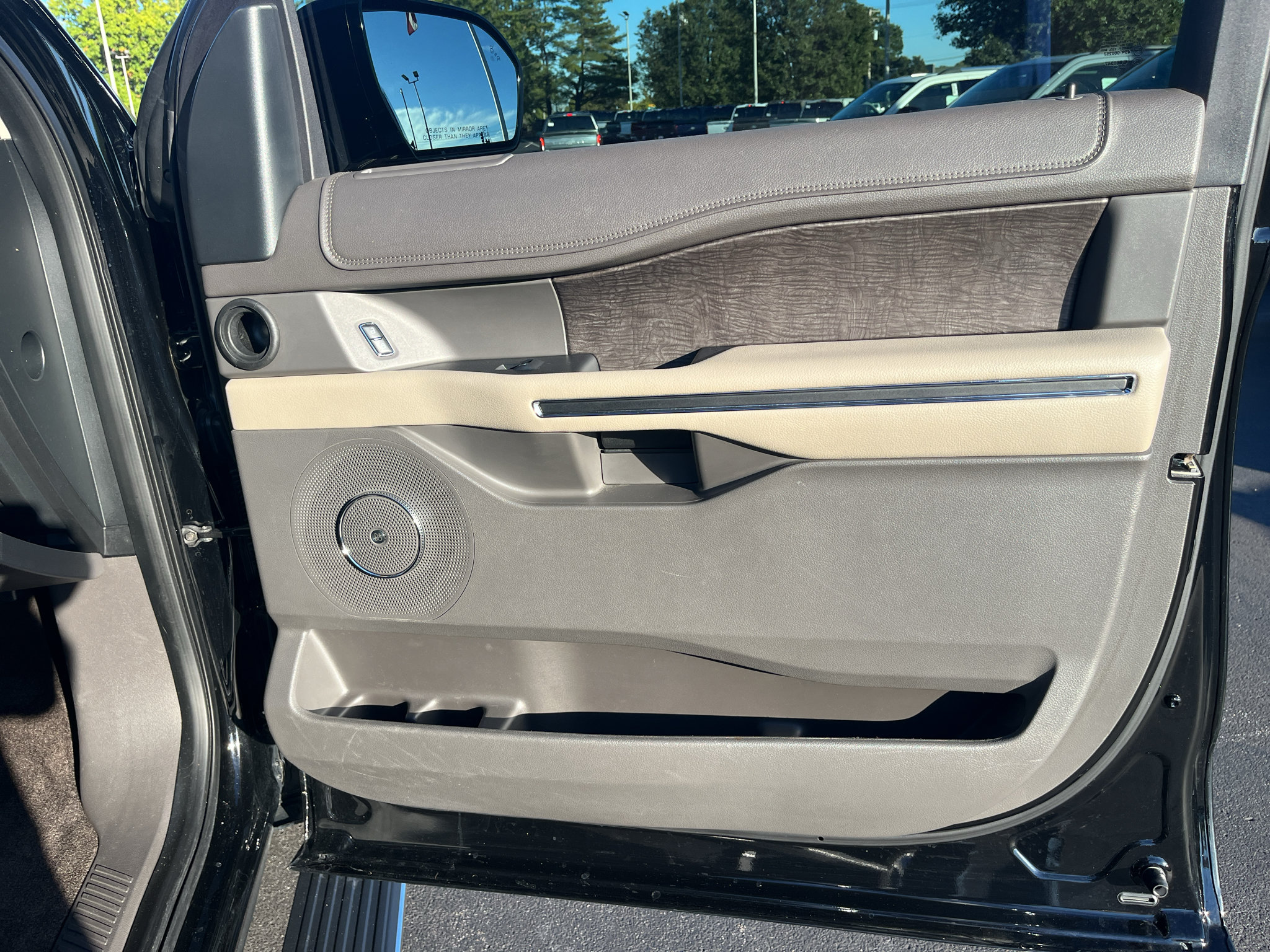 Used 2018 Ford Expedition Limited w/ Equipment Group 302A AWD/4WD image 28