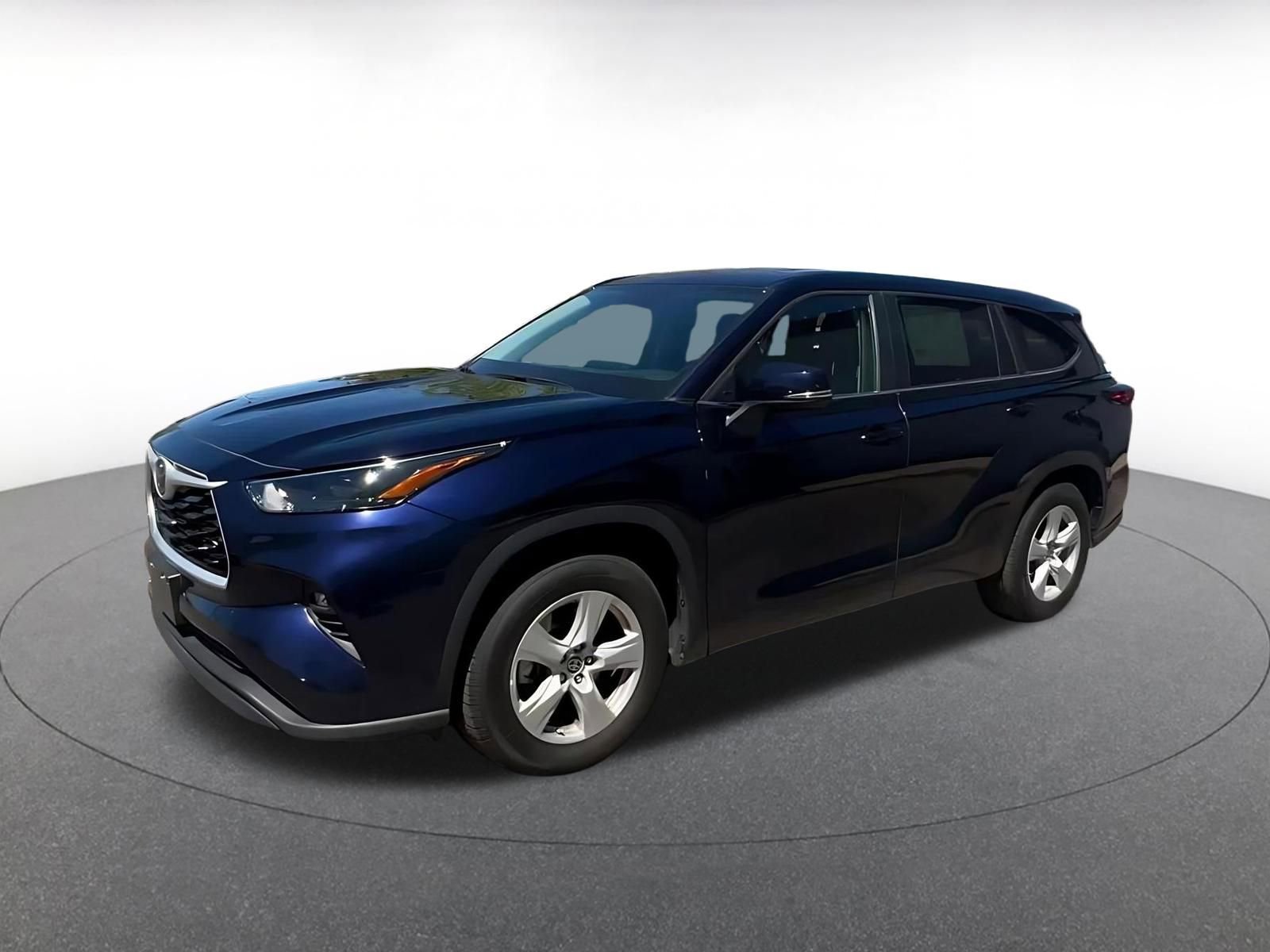 Used 2025 Toyota Highlander LE image 8