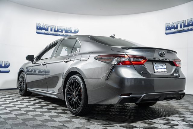 Used 2023 Toyota Camry SE image 4