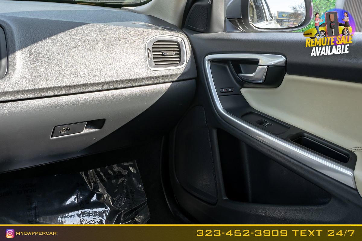 Used 2017 Volvo V60 T5 Platinum image 22