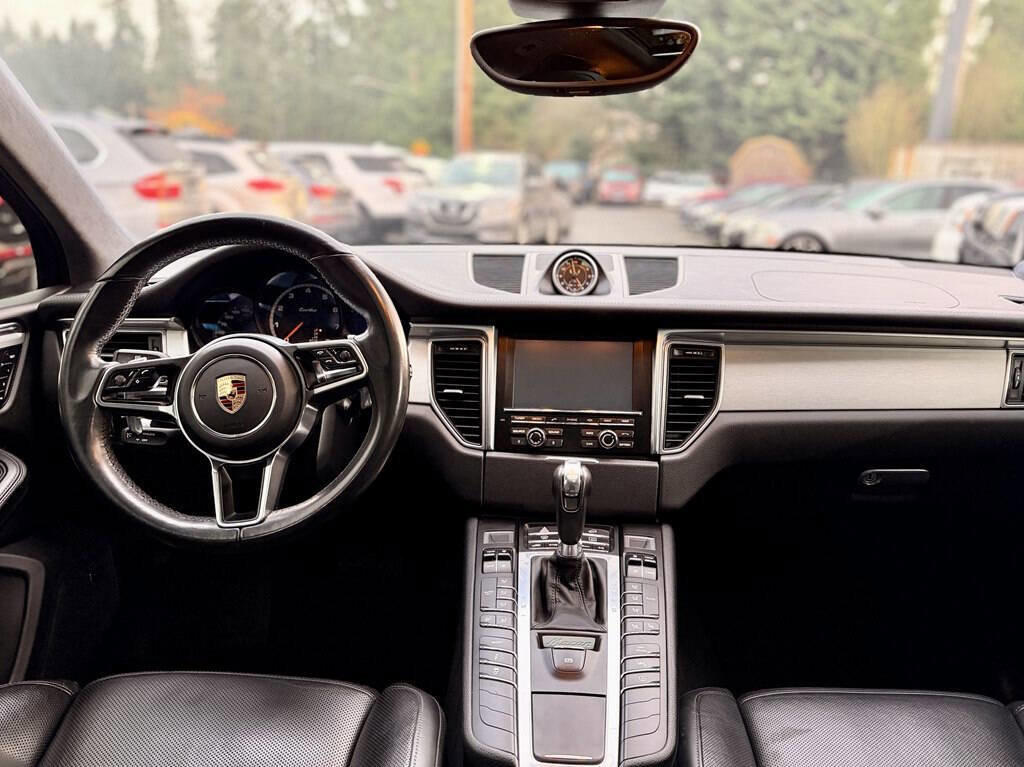 Used 2016 Porsche Macan Turbo AWD/4WD image 18