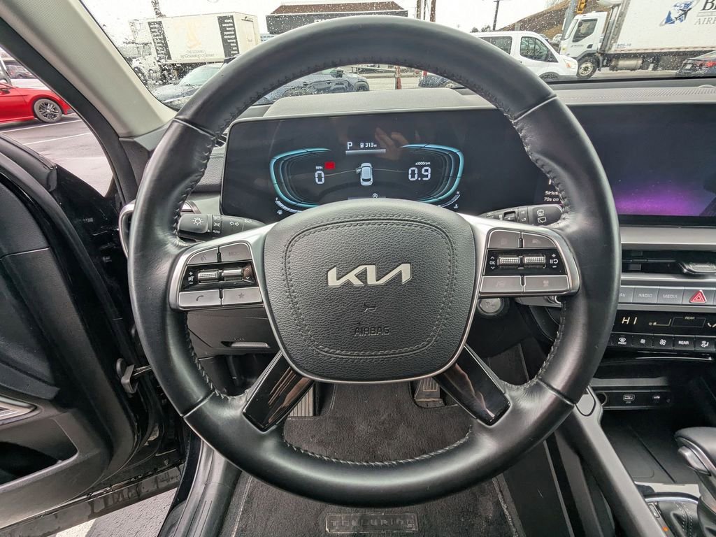 Used 2025 Kia Telluride S image 16