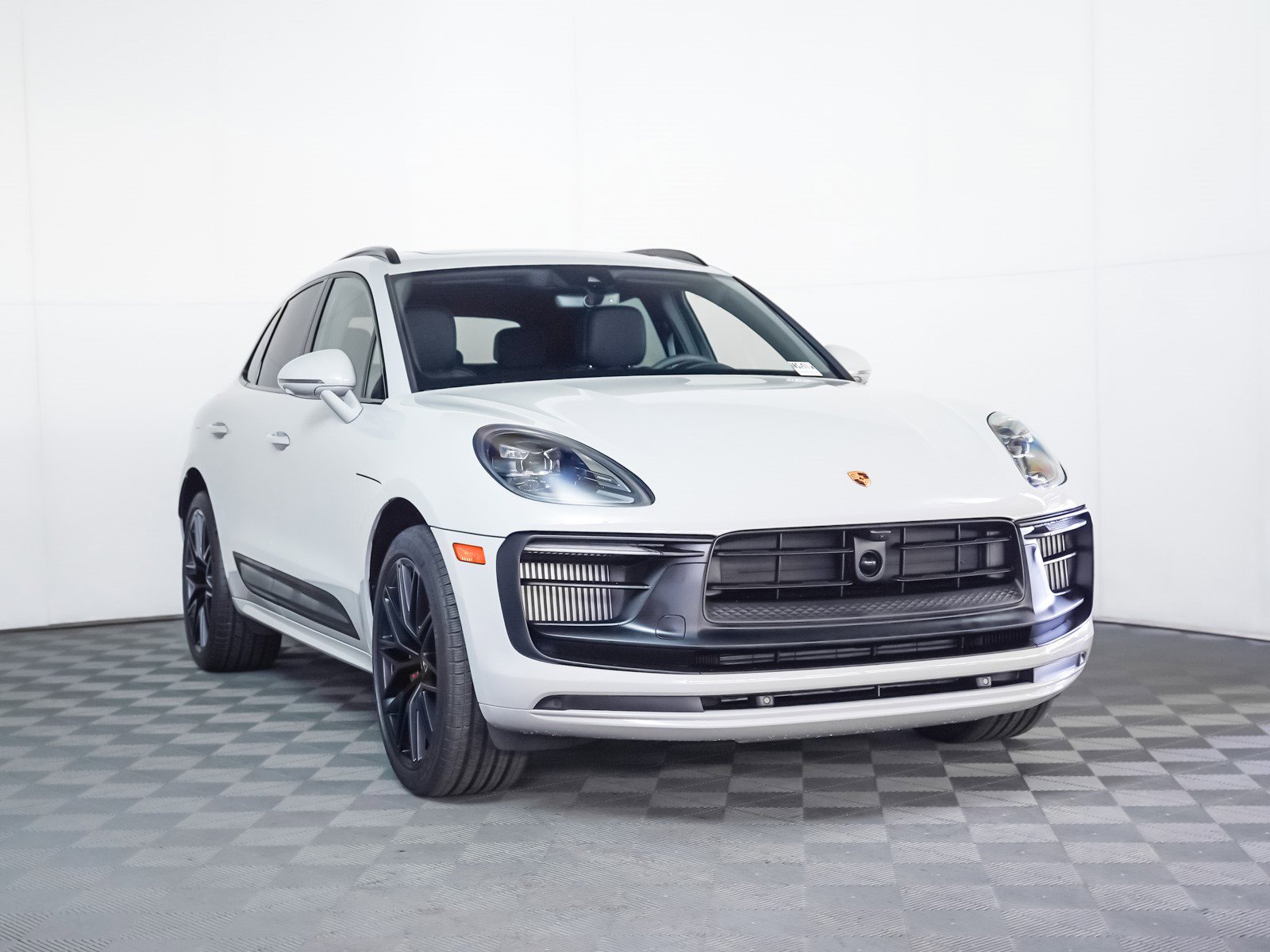 Used 2026 Porsche Macan GTS image 8
