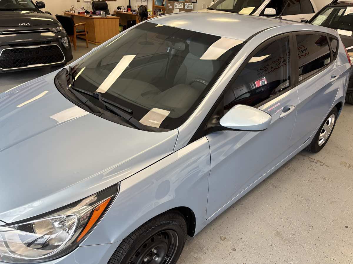Used 2012 Hyundai Accent GS image 3