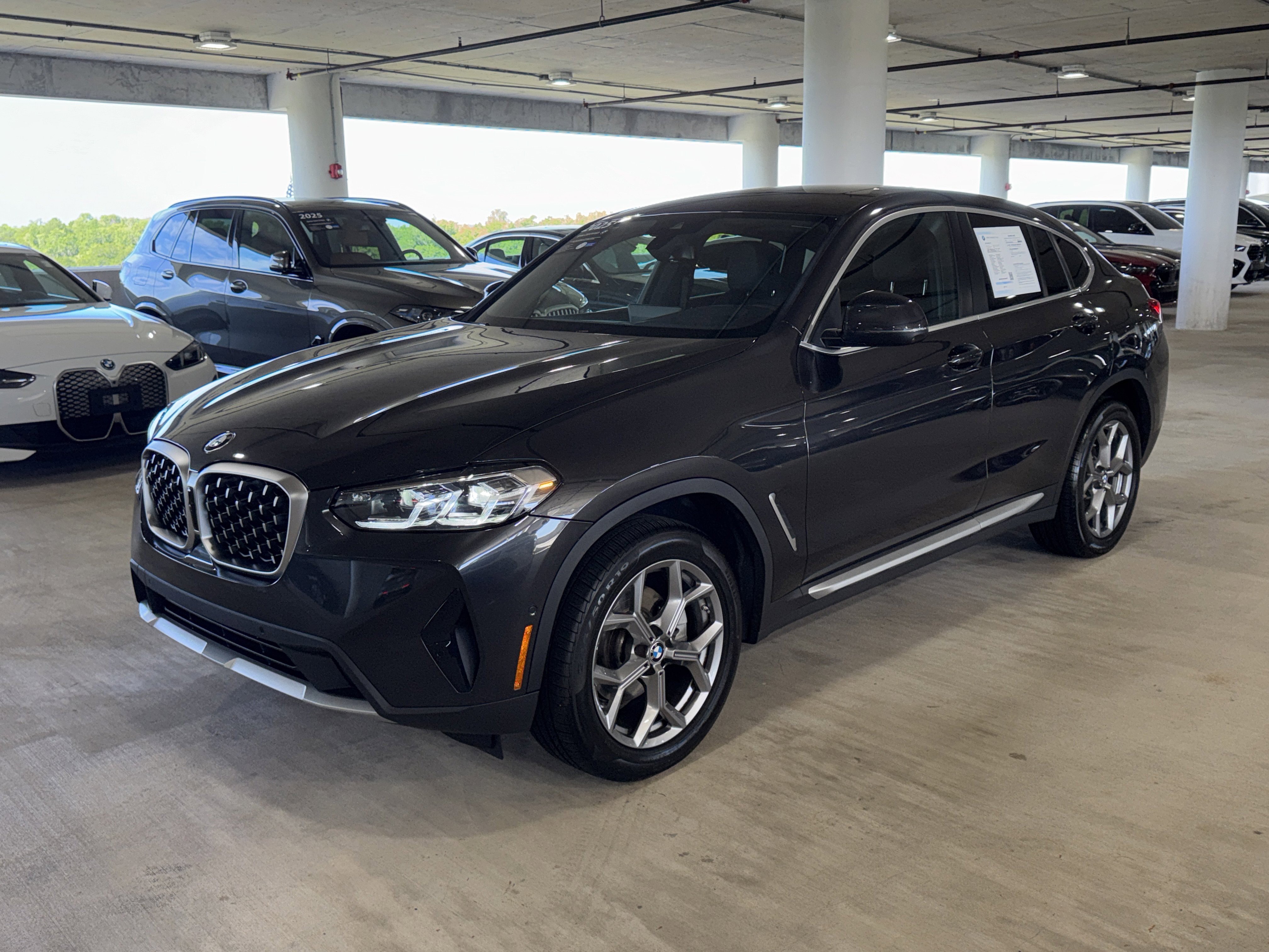 Used 2025 BMW X4 xDrive30i AWD/4WD image 4