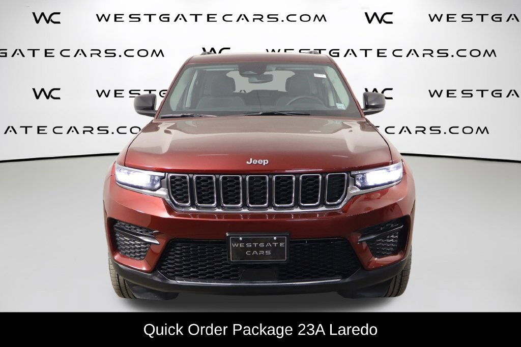 Used 2023 Jeep Grand Cherokee Laredo w/ Trailer Tow Prep Group (B) AWD/4WD image 2