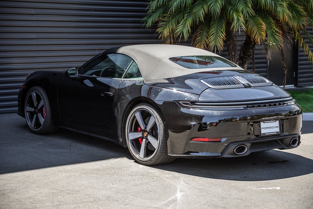Used 2025 Porsche 911 Carrera S image 3