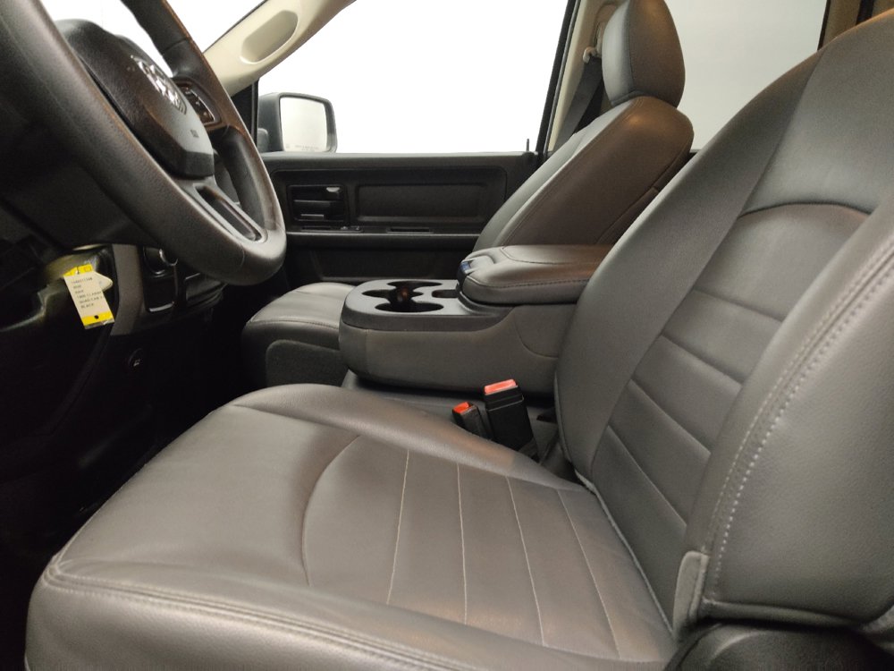 Used 2020 RAM 1500 Tradesman w/ Chrome Appearance Group RWD image 17