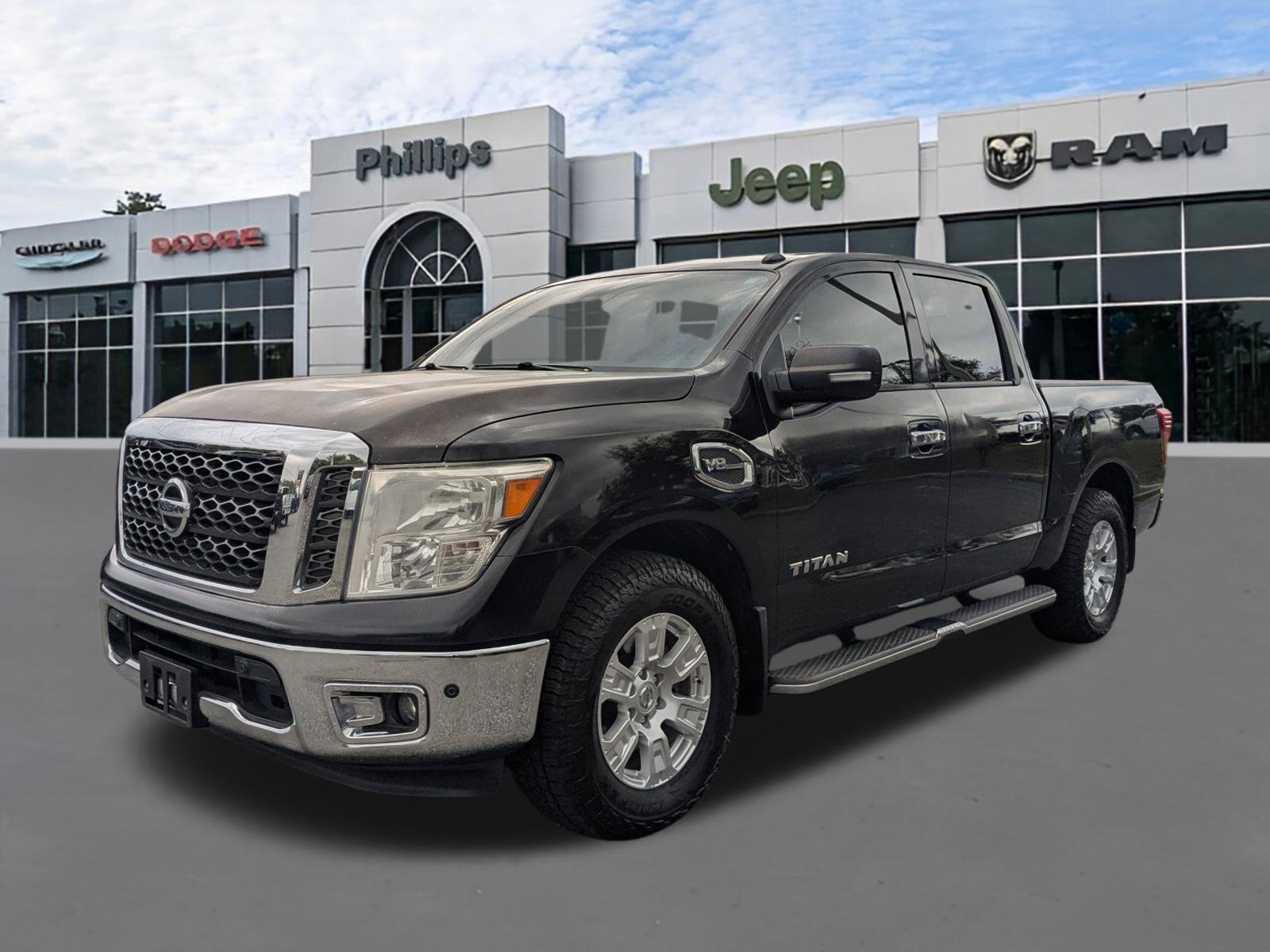 Used 2017 Nissan Titan SV RWD image 7