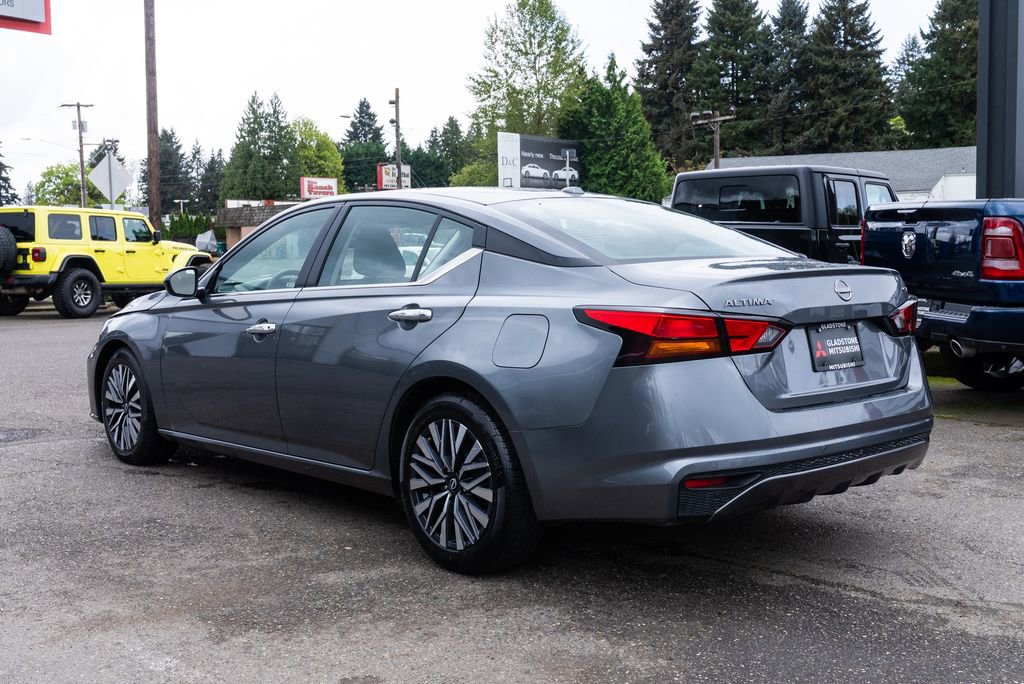 Used 2024 Nissan Altima 2.5 SV FWD image 4