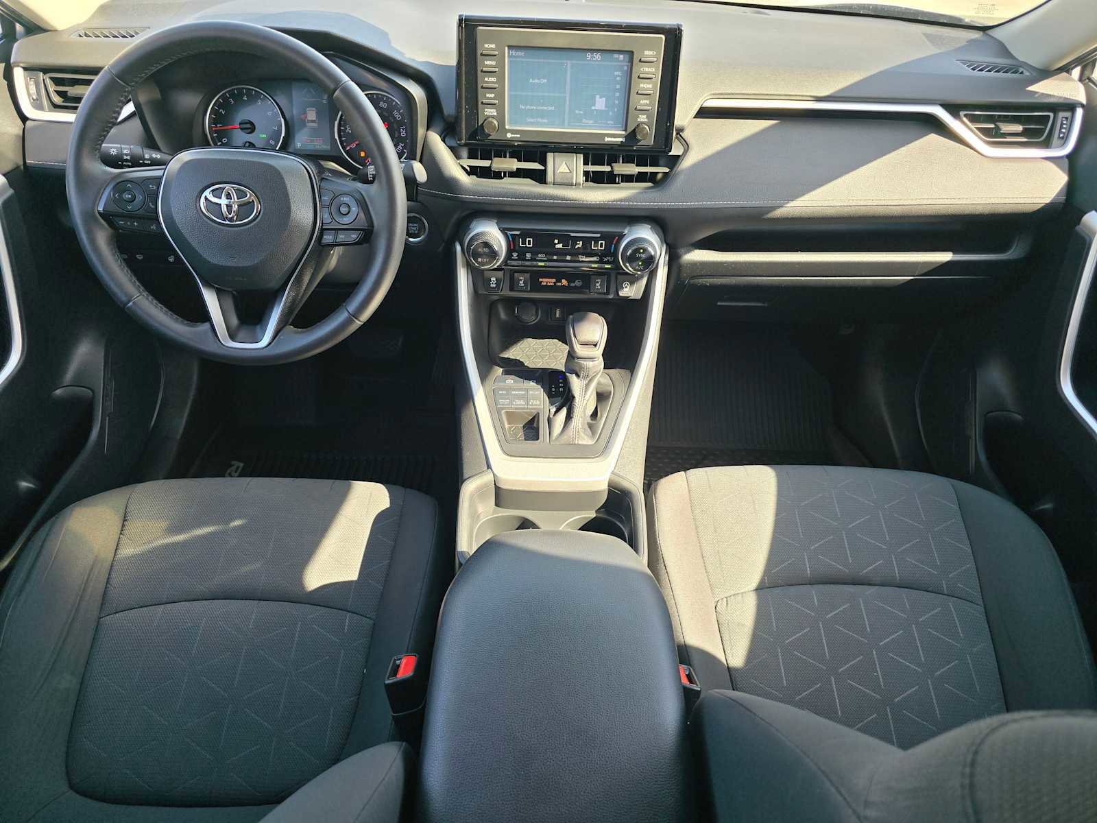 Used 2020 Toyota RAV4 XLE w/ XLE Grade Weather Package AWD/4WD image 18