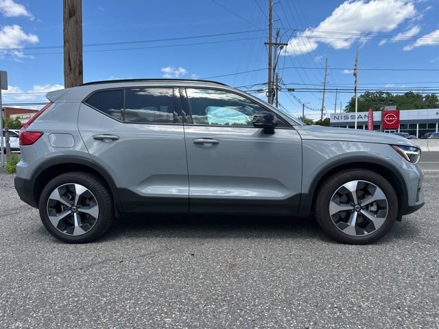 Certified 2026 Volvo XC40 B5 Plus AWD/4WD image 3