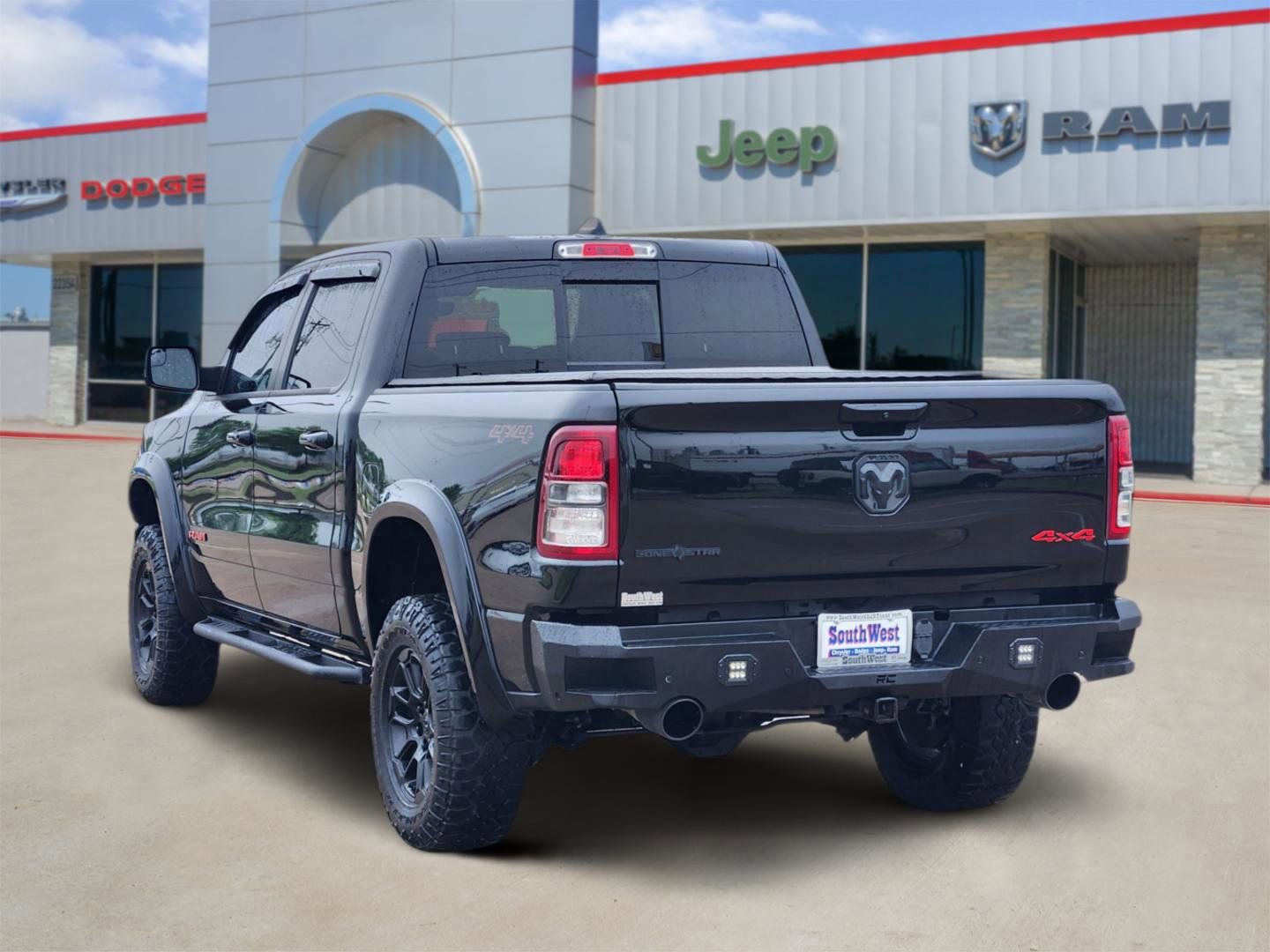 Used 2023 RAM 1500 Lone Star AWD/4WD image 4