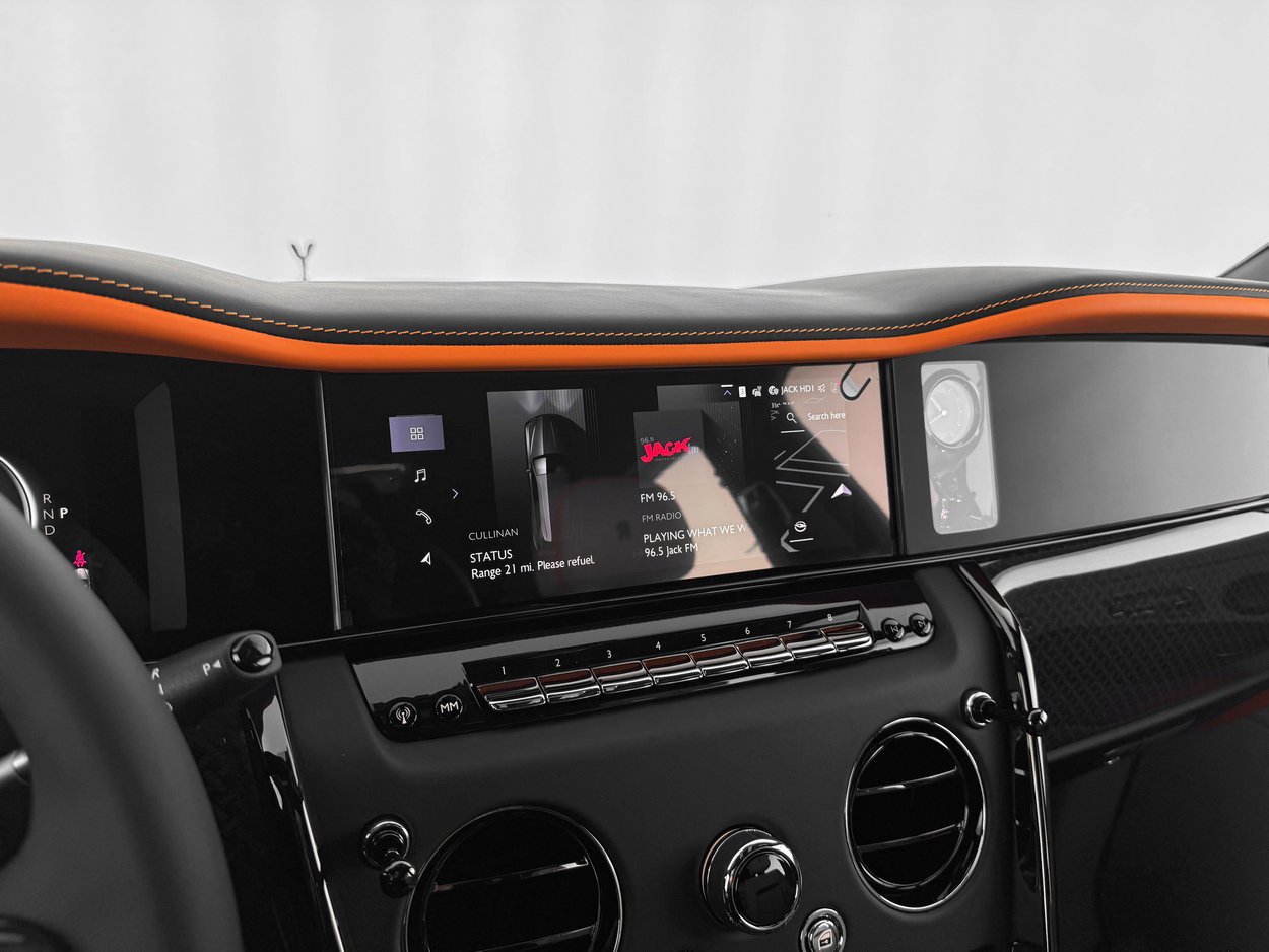 New 2026 Rolls-Royce Cullinan Black Badge image 21