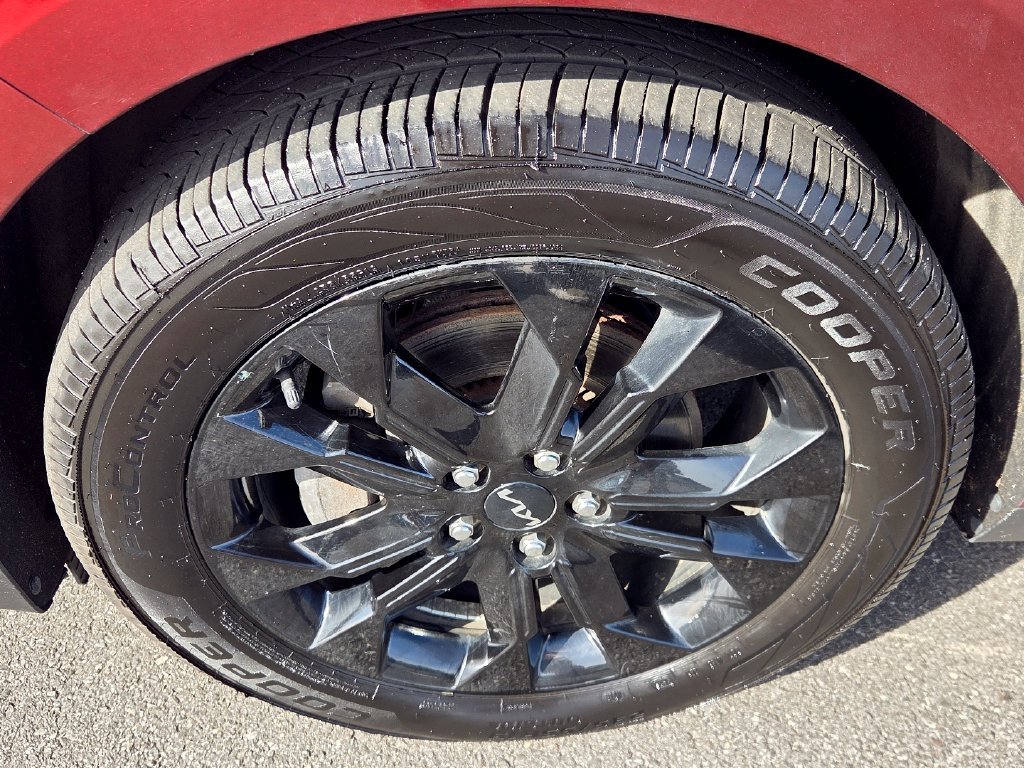 Certified 2024 Kia Carnival SX FWD image 12