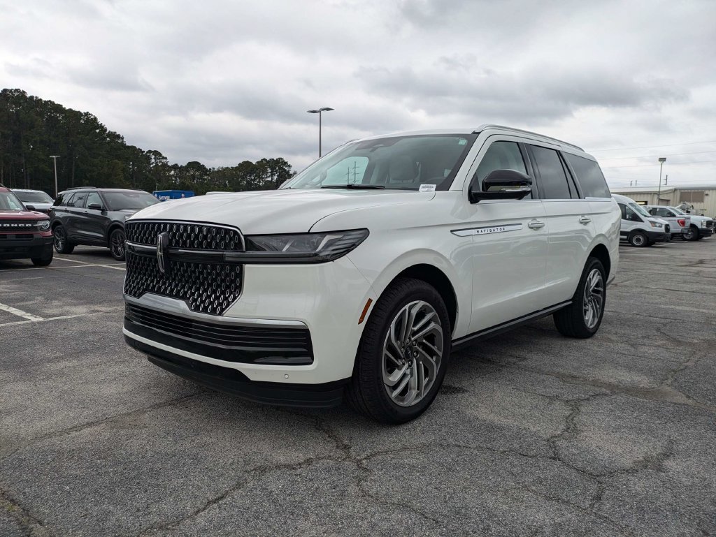 Certified 2026 Lincoln Navigator Reserve AWD/4WD image 8