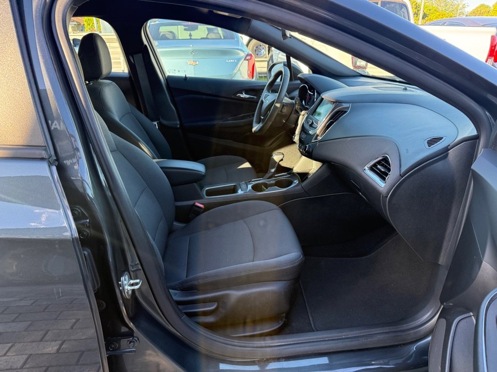 Used 2019 Chevrolet Cruze LT w/ Convenience Package image 28