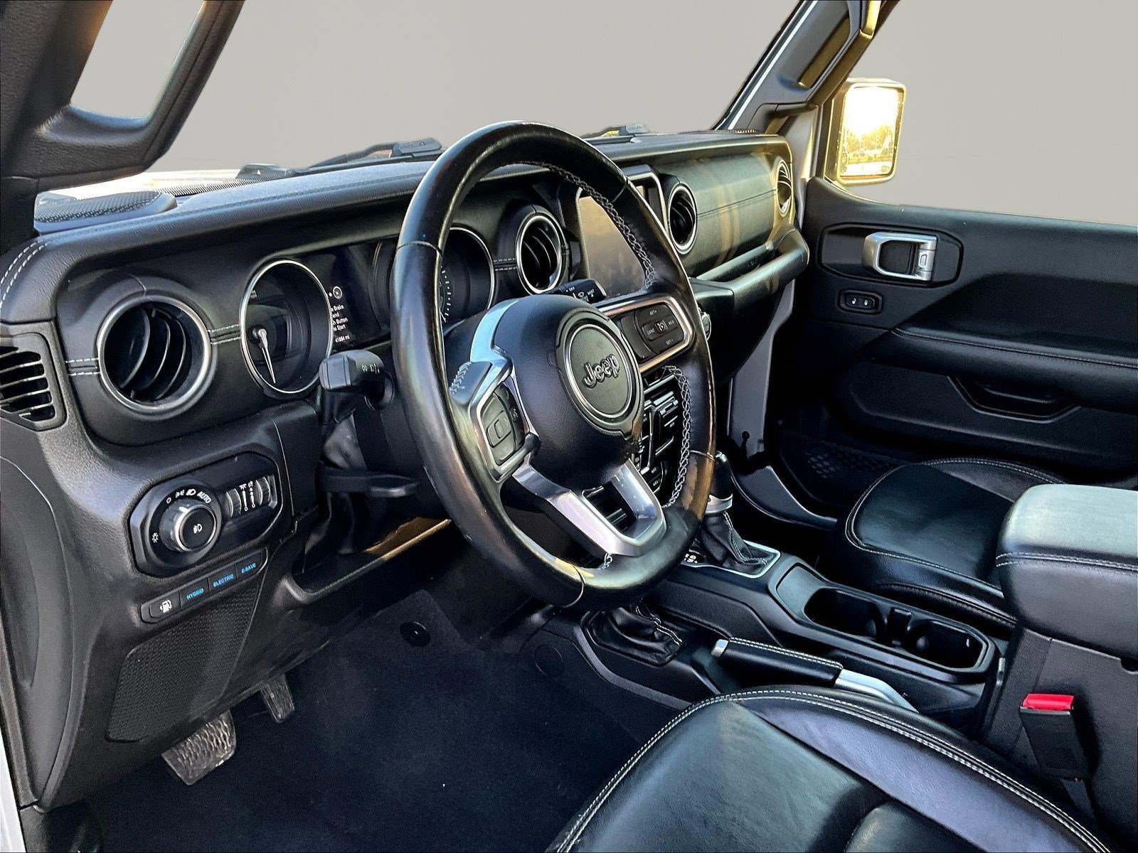 Used 2022 Jeep Wrangler Unlimited Sahara w/ Cold Weather Group AWD/4WD image 14