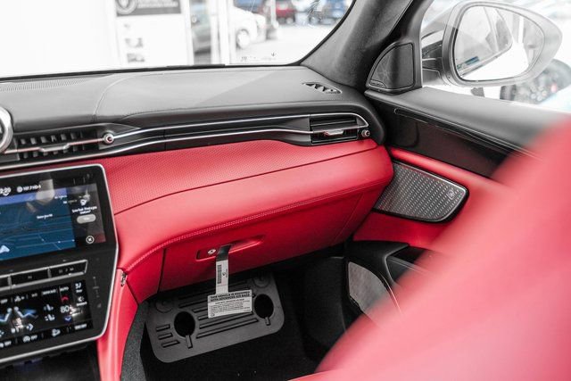 Used 2025 Maserati Grecale Modena image 27