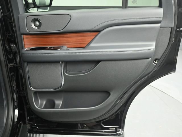 Certified 2023 Lincoln Navigator Reserve AWD/4WD image 31
