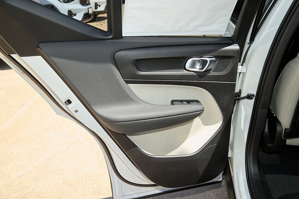 New 2025 Volvo XC40 B5 Plus w/ Protection Package Premier image 17