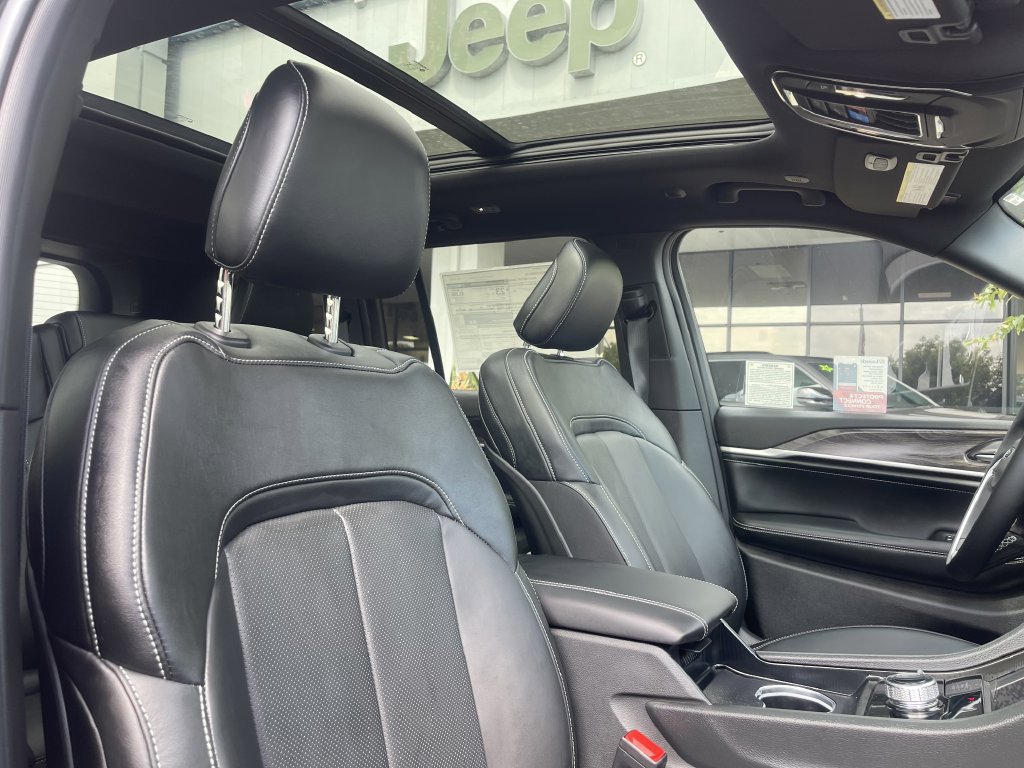 New 2026 Jeep Grand Cherokee Limited AWD/4WD image 13