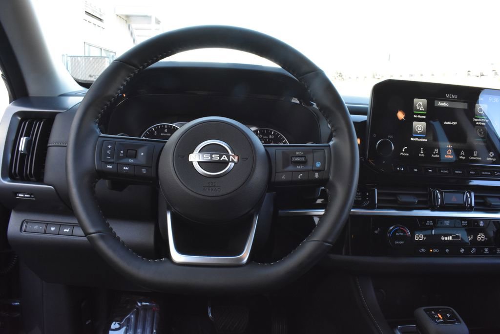 Used 2025 Nissan Pathfinder SL AWD/4WD image 15