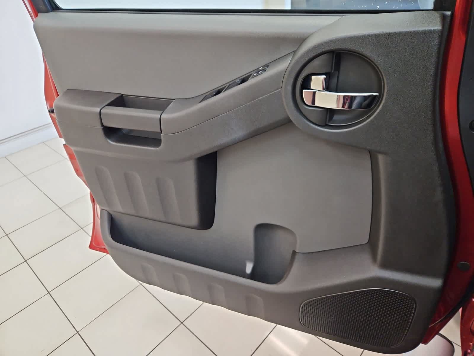 Used 2015 Nissan Xterra S w/ Value Package RWD image 12