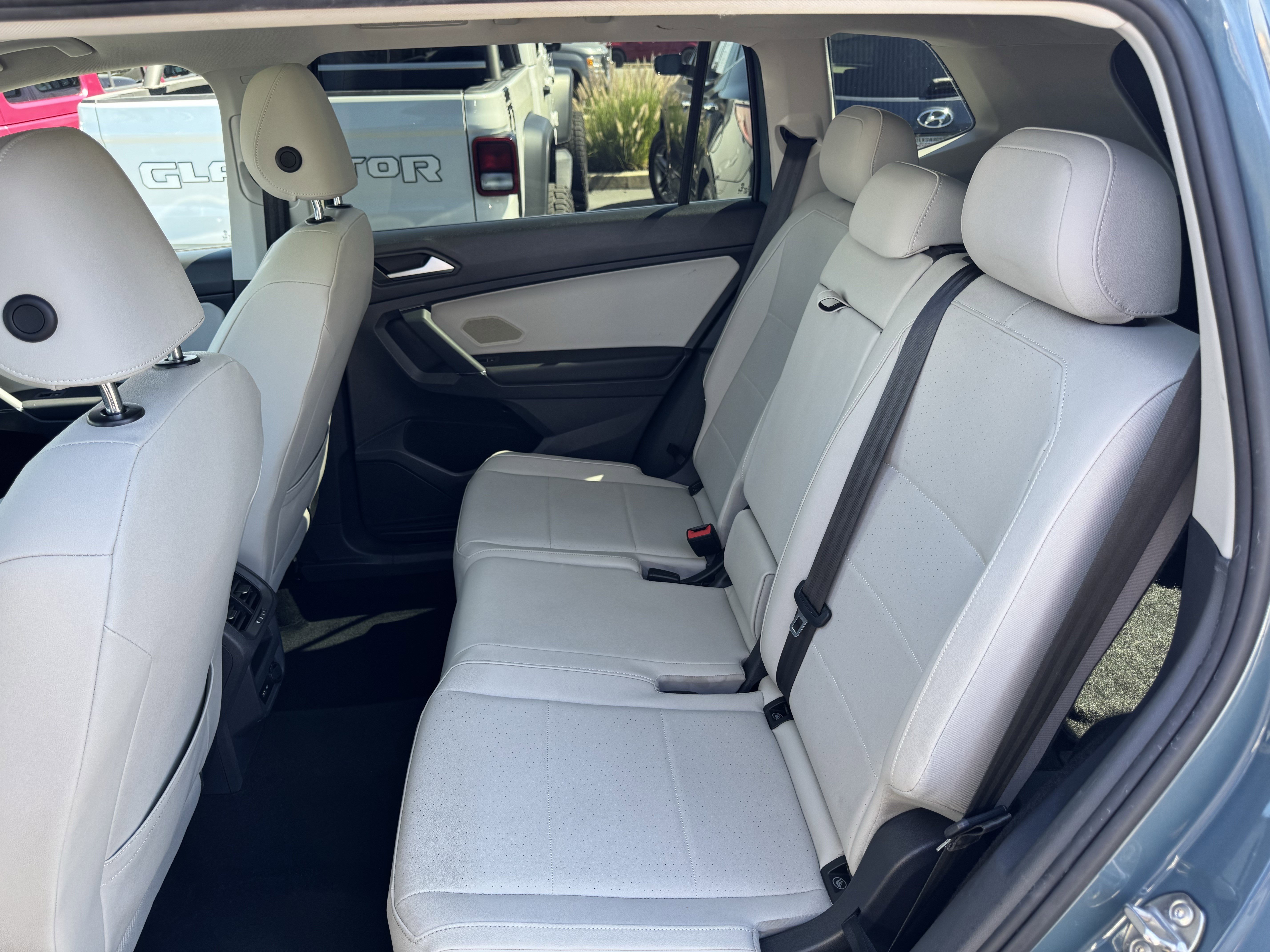 Used 2020 Volkswagen Tiguan SEL image 36